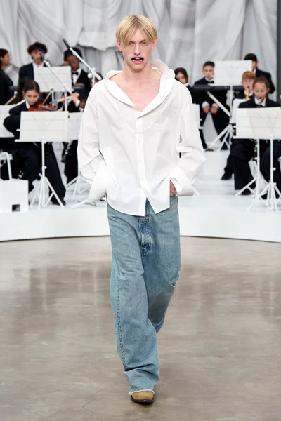 Look 15